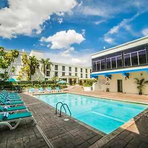 https://knutsford-court.comcaribbean.com