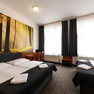 https://zlata-vaha.praguehotelsweb.com
